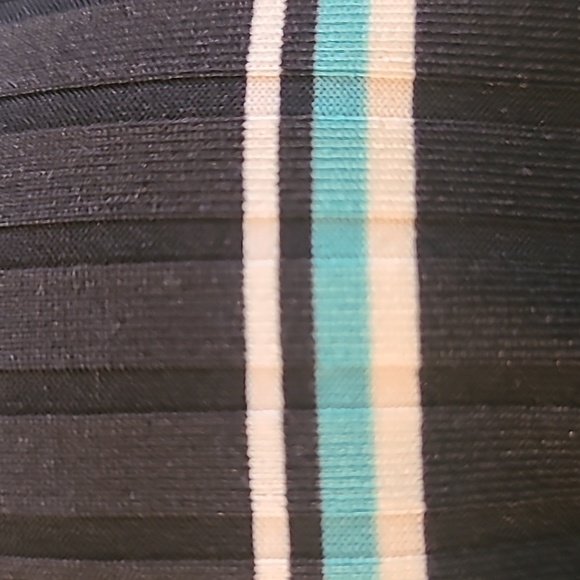 AQUA-COUTURE WOMANS BLACK STRIPED BATHING SWIM SUIT TOP SIZE MEDIUM - Picture 9 of 9